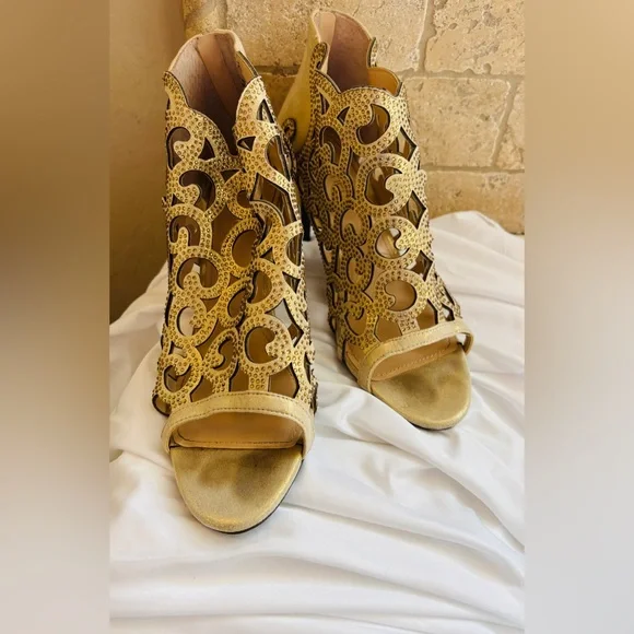 J. Renee Gold Lattice or Lace Patterned 3” Stiletto Heels Women’s Size 11 - Picture 2 of 7